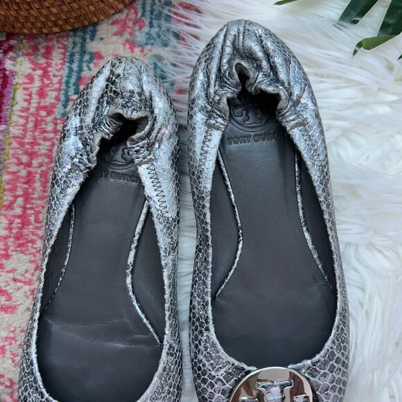 $228 Tory Burch Designer Silver Gray Snakeskin Print Leather Ballet Flats 7 - Picture 2 of 8